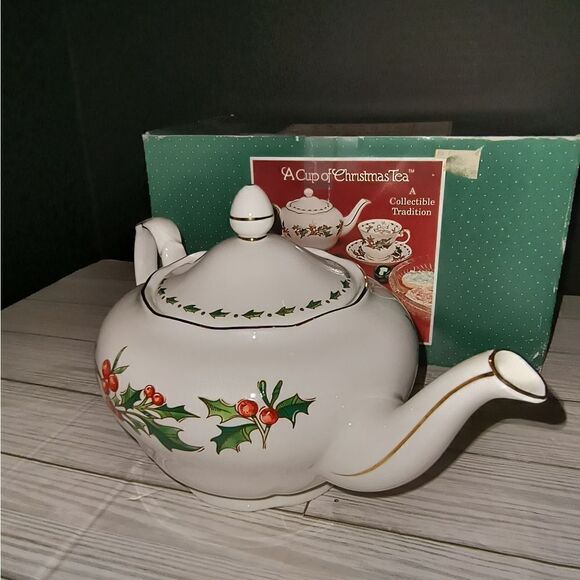 A Cup of Christmas Tea Coffee or Tea Pot Waldman House Teapot & Book By Tom Hegg - Picture 8 of 11